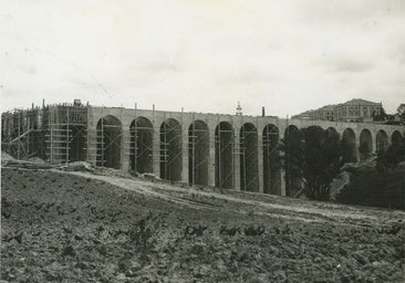 El viaducto que se enterró y el de quince ojos que ahora son almacenes