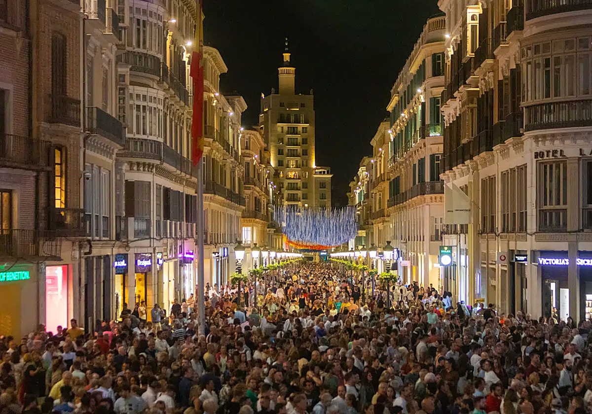 Gran aglomeración de personas en la Calle Larios de Málaga