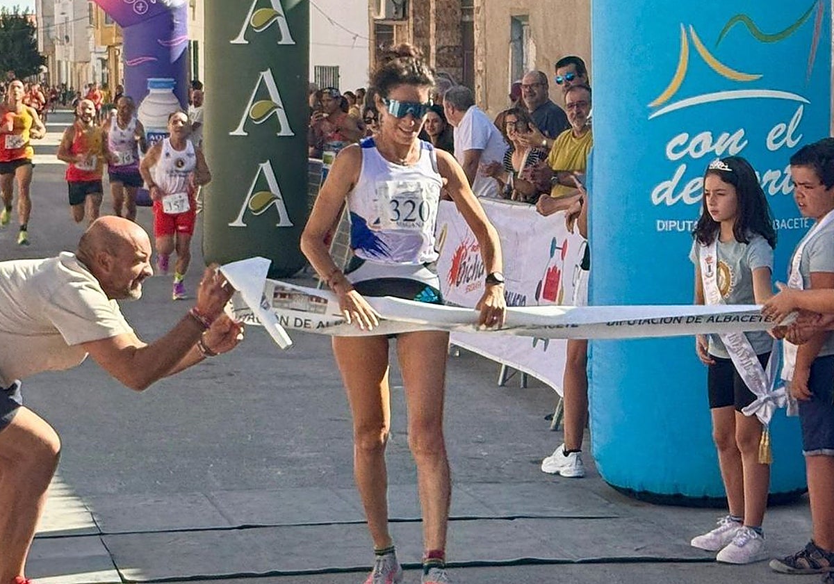 María de los Ángeles Magán llegando a la meta