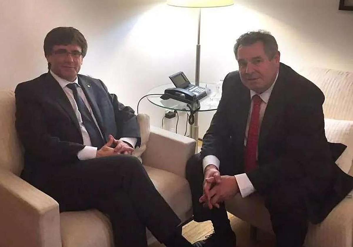 Víctor Terradellas junto al expresidente de la Generalitat Carles Puigdemont