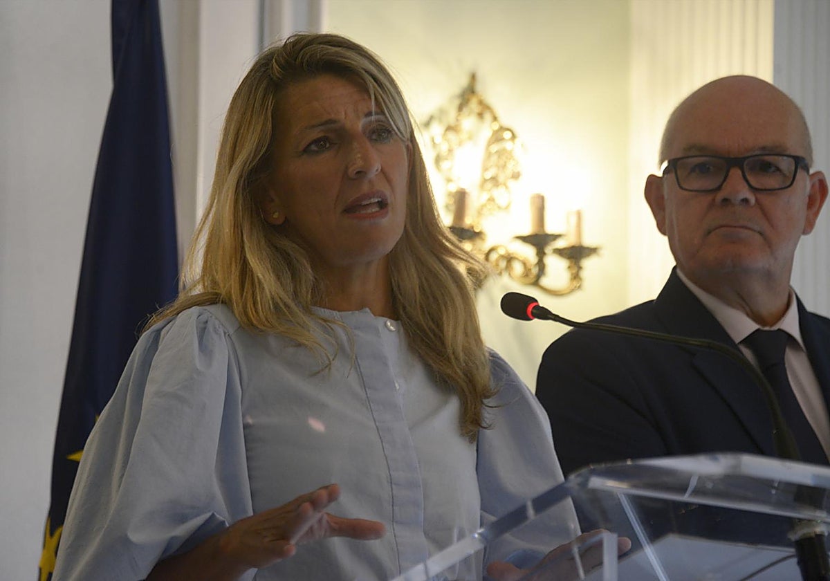 Yolanda Díaz se reúne con sindicatos en Ourense para tratar la situación laboral de los efectivos de extinción