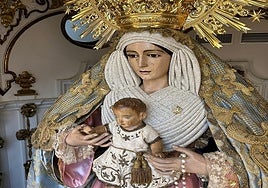 Un niño Jesús del siglo XVII que sobrevivió a la quema de iglesias de 1936 en Vélez-Málaga sale en procesión extraordinaria después de 25 años