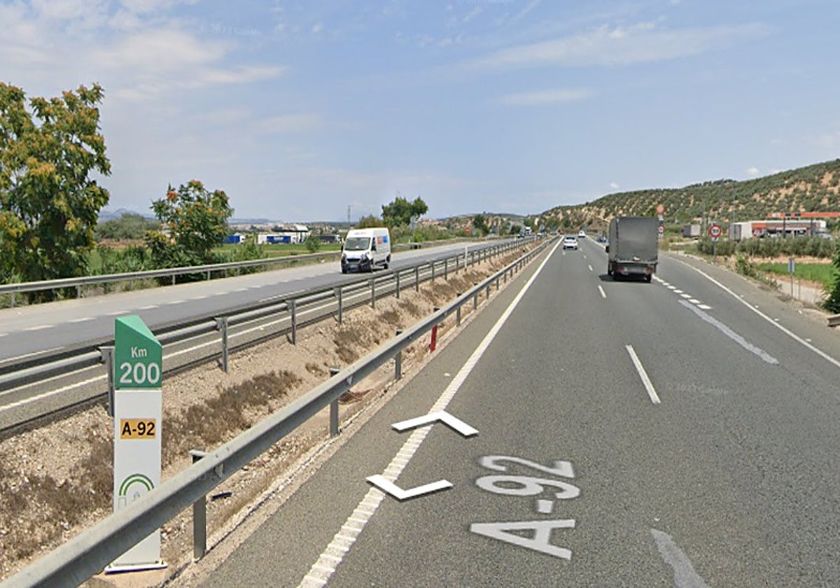 Kilómetro 200 de la autovía A-92, en dirección a Granada