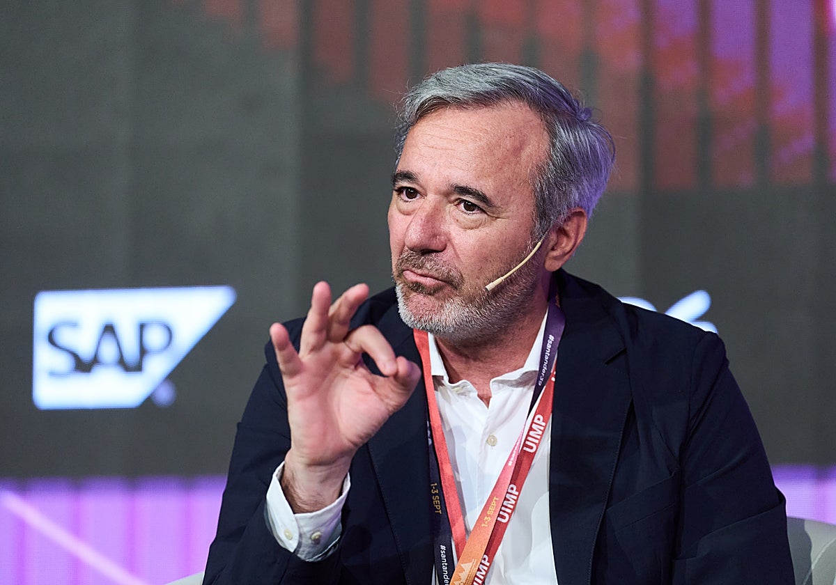 Azcón participa en un encuentro tecnológico en Santander