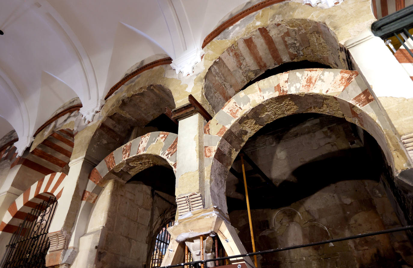 Los impactantes trabajos de emergencia en la Mezquita de Córdoba, en imágenes