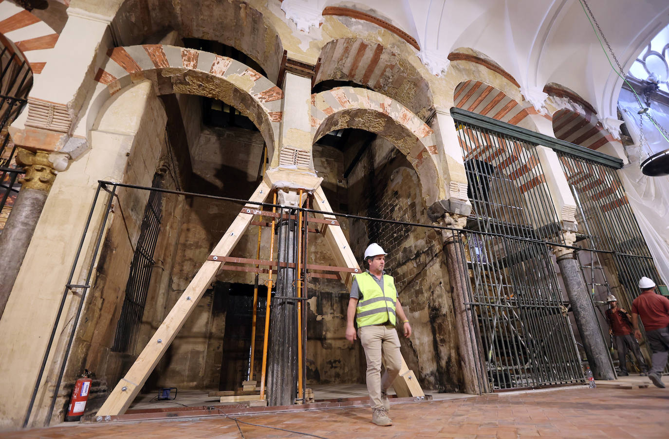 Los impactantes trabajos de emergencia en la Mezquita de Córdoba, en imágenes