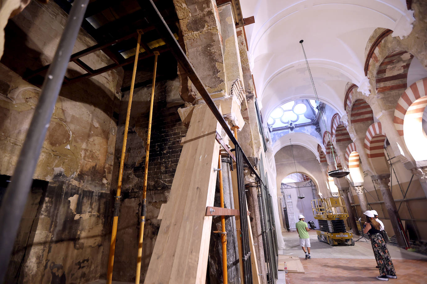 Los impactantes trabajos de emergencia en la Mezquita de Córdoba, en imágenes