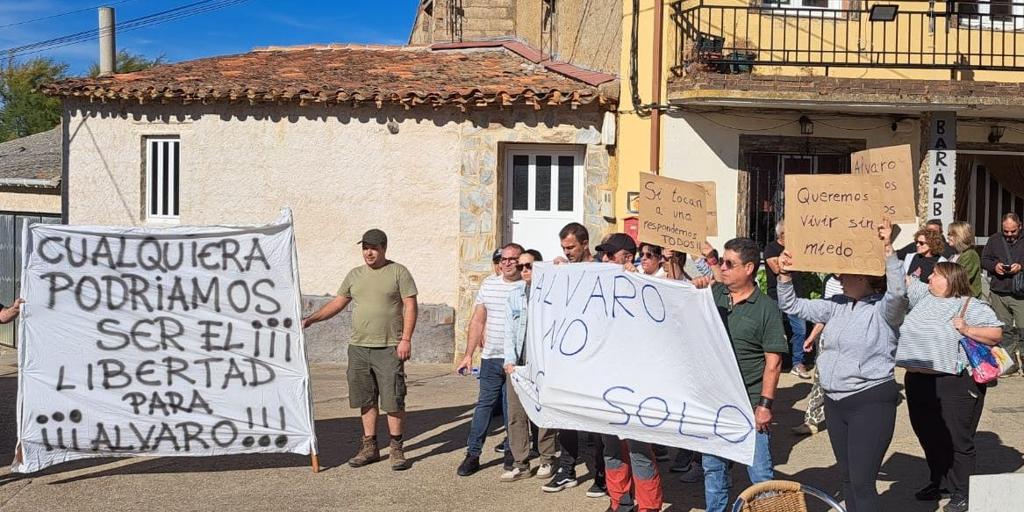 «Álvaro somos todos»: Olleros de Tera alza la voz para pedir la libertad del dueño del bar, que hirió a un presunto ladrón