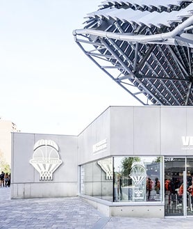Imagen secundaria 2 - Imagen de palcos, cafeterías y el exterior del nuevo pabellón Roig Arena, en Valencia