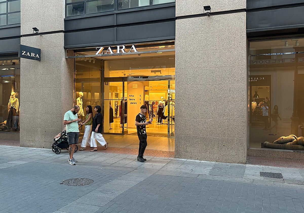 Fachada de la tienda Zara en su último día en la calle Gondomar