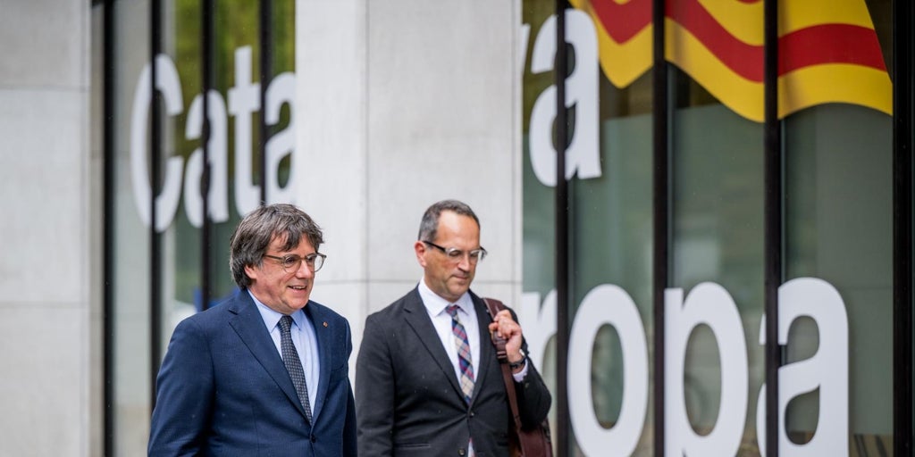Sánchez planea ofrecer a Puigdemont una foto en Moncloa en marzo o abril