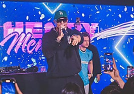 Críticas a la actuación del cantante Henry Méndez en un pueblo de Granada por su «incitación al odio»