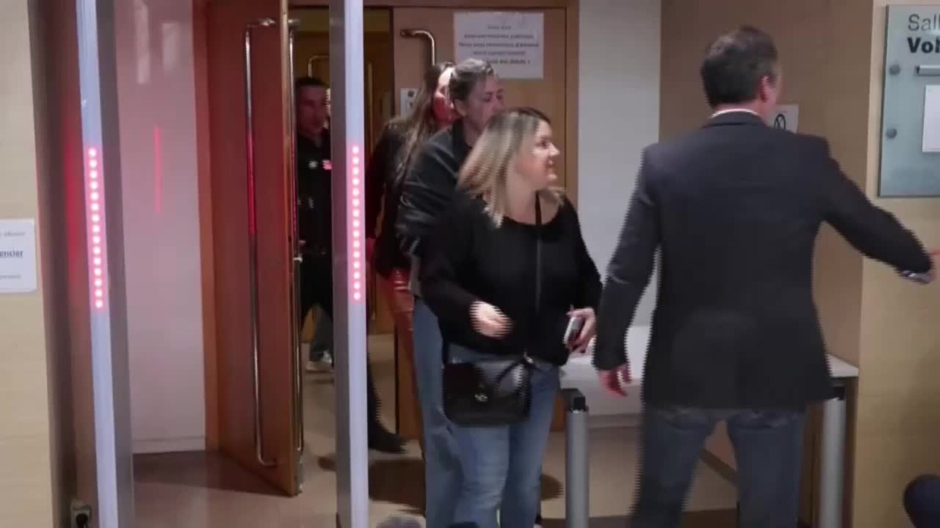 Dominique Pelicot, solo en prisión, busca archivar la denuncia por violación de su hija