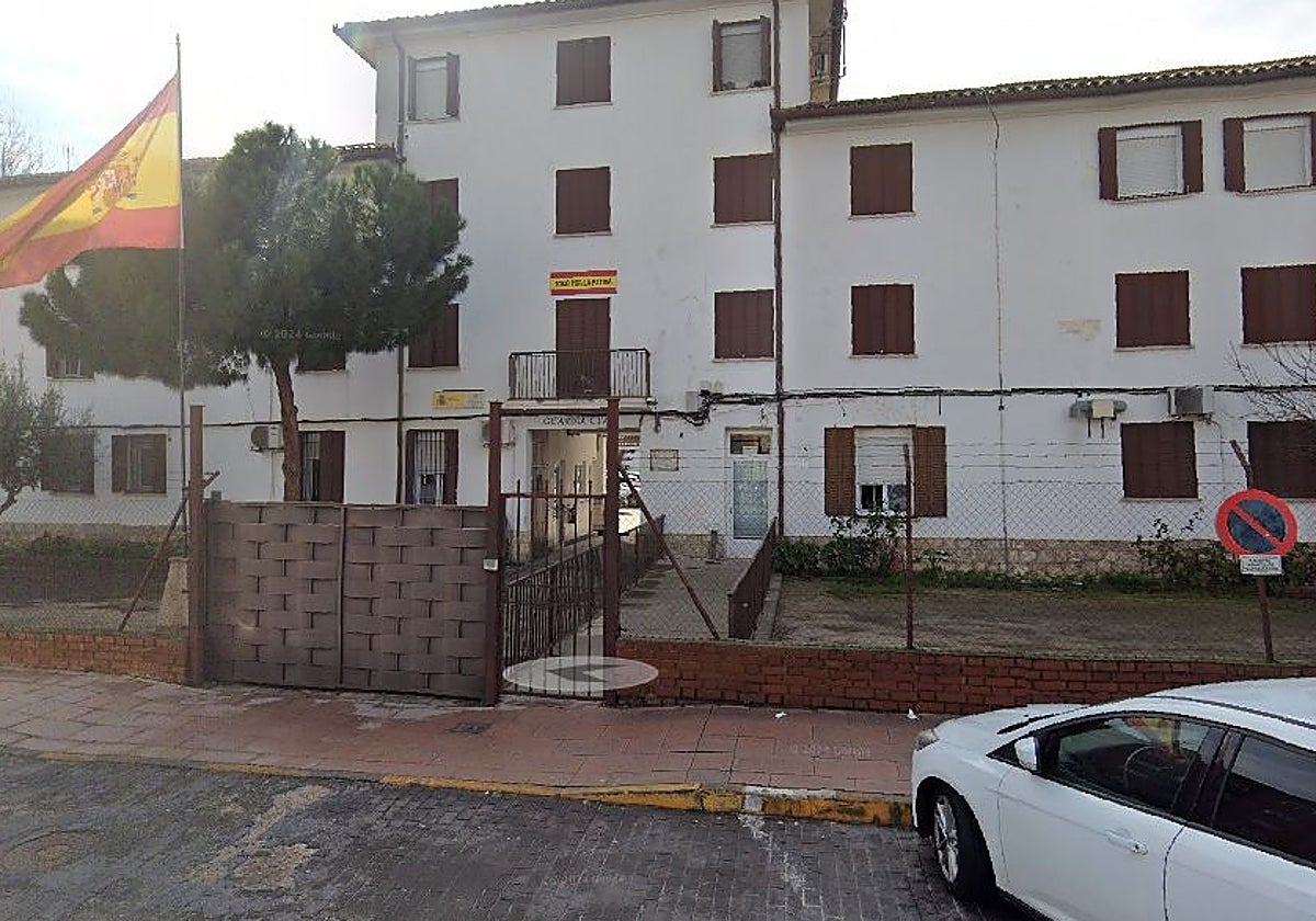 Cuartel de la Guardia Civil de Torrijos, junto a la N-403