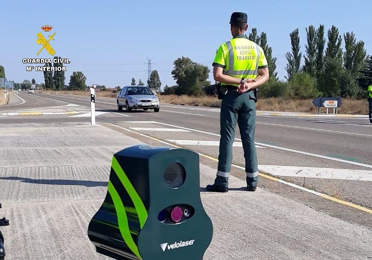 Investigado un conductor por circular a más del doble de la velocidad permitida en Fuentes de Valdepero (Palencia)