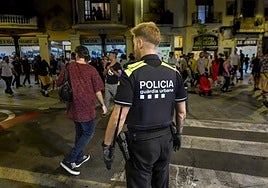 El Síndic de Barcelona señala un caso con niños durmiendo en la calle y pide actuar al consistorio