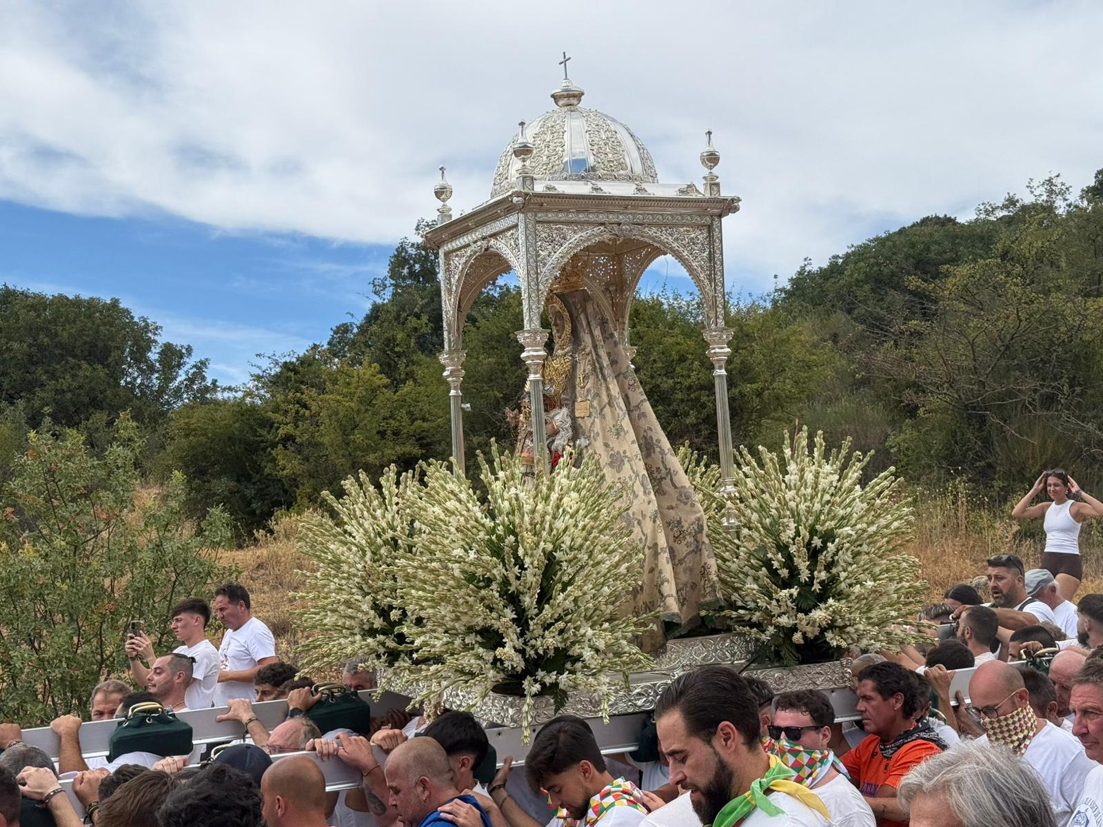 La emocionante &#039;Bajá&#039; de la Virgen de la Sierra de Cabra, en imágenes