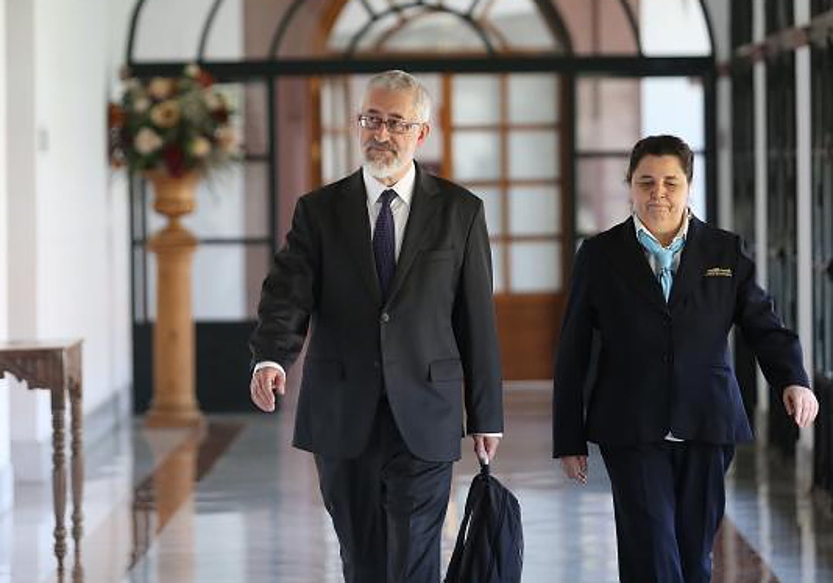 El exconsejero de Economía Antonio Ávila en el Parlamento andaluz