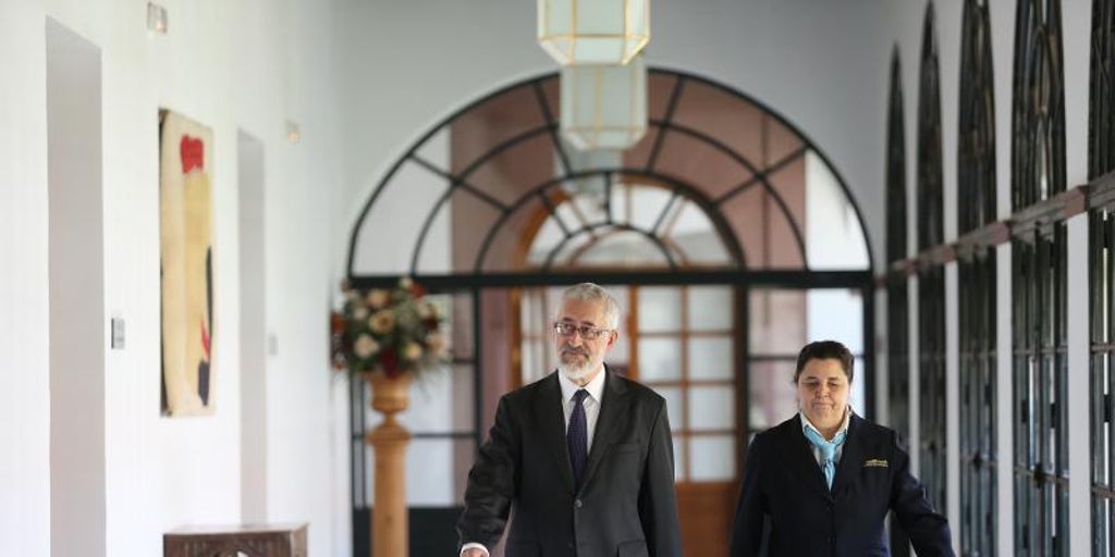 El exconsejero socialista Antonio Ávila, que estuvo imputado en los ERE, dará clases de Economía como profesor titular en la Universidad de Málaga