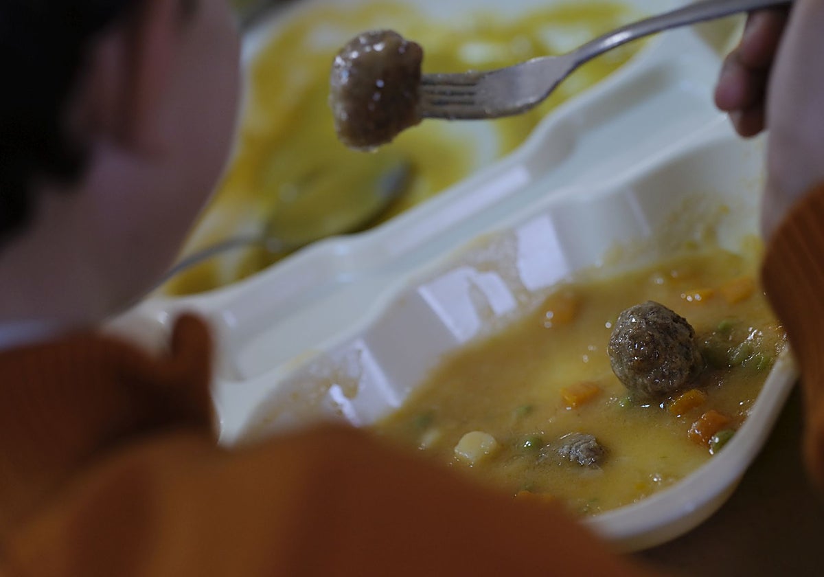 Unos escolares, en el comedor de su colegio