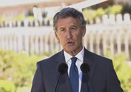 El Gobierno utiliza la figura del Rey para criticar la ausencia de Feijóo