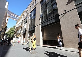 El precio del alquiler se dispara en la calle Jesús y María con el desembarco de Inditex