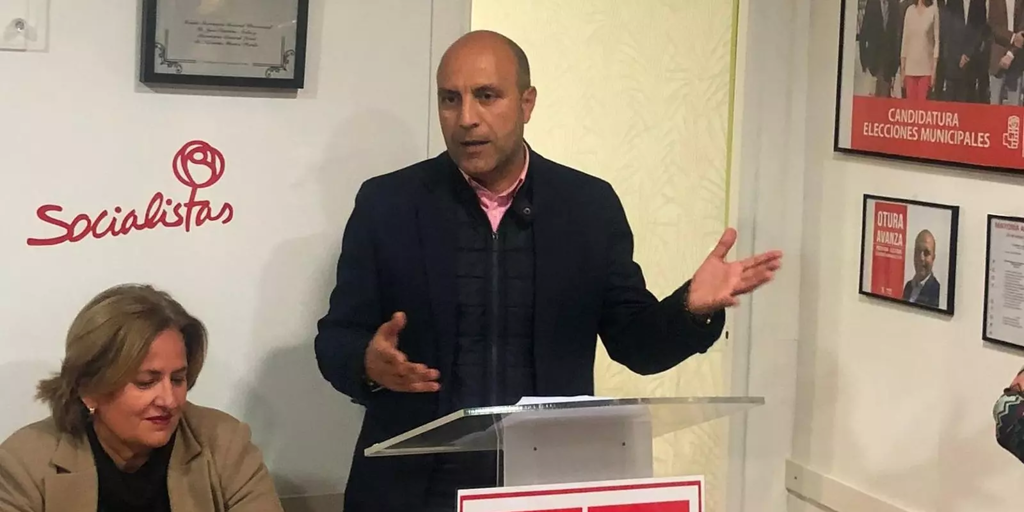 El alcalde de un pueblo de Granada, sobre el PP por relacionarlo con Koldo: «Son el mismo perro que nos arruinó, con distinto collar»