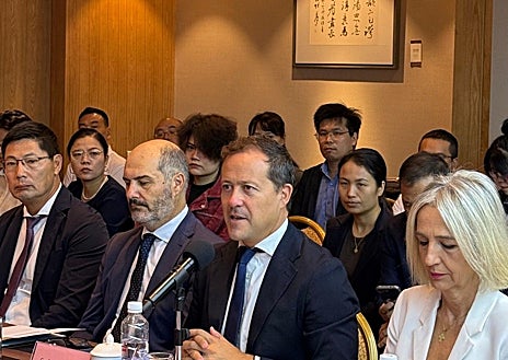 Imagen secundaria 1 - La misión comercial encabezada por el alcalde, Carlos Velázquez, persigue consolidar la imagen de Toledo como destino turístico de calidad, con especial atención a su artesanía -damasquinado y espadería- y a su riqueza cultural y patrimonial.