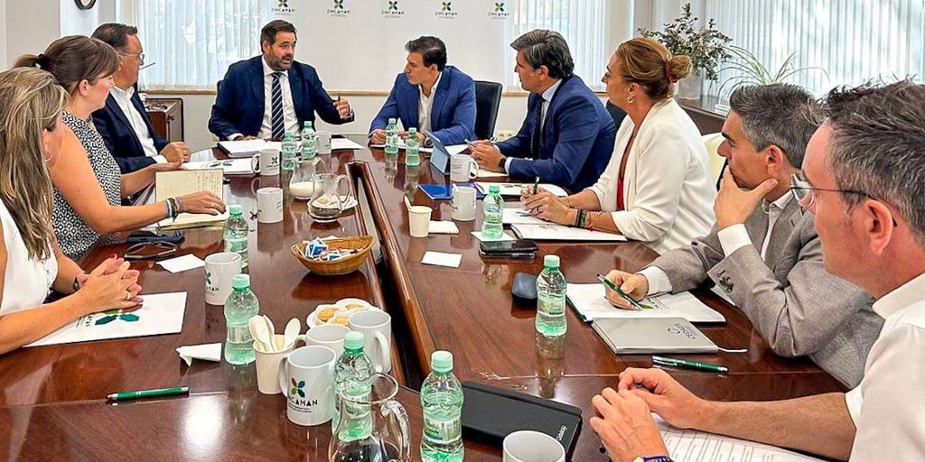 Núñez reclama con «urgencia» a Page la Ley de Polígonos Industriales como tienen Valencia, Baleares o Andalucía