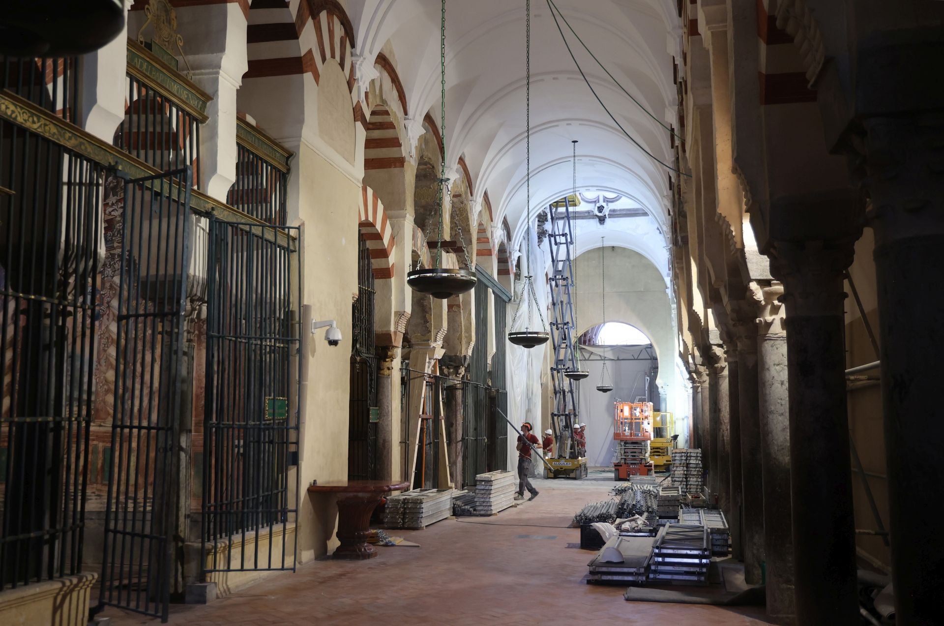 La Mezquita-Catedral de Córdoba un mes después del incendio, en imágenes