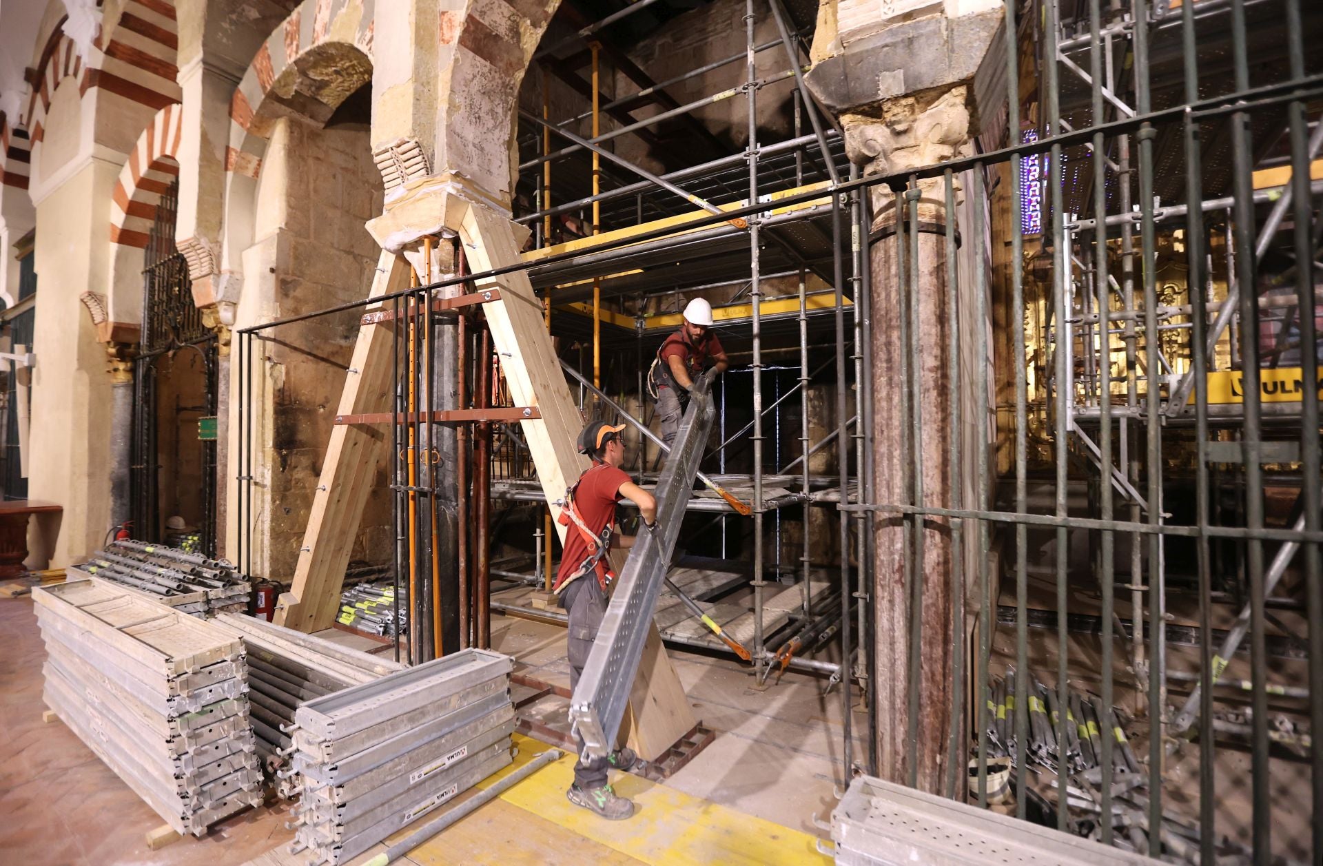 La Mezquita-Catedral de Córdoba un mes después del incendio, en imágenes