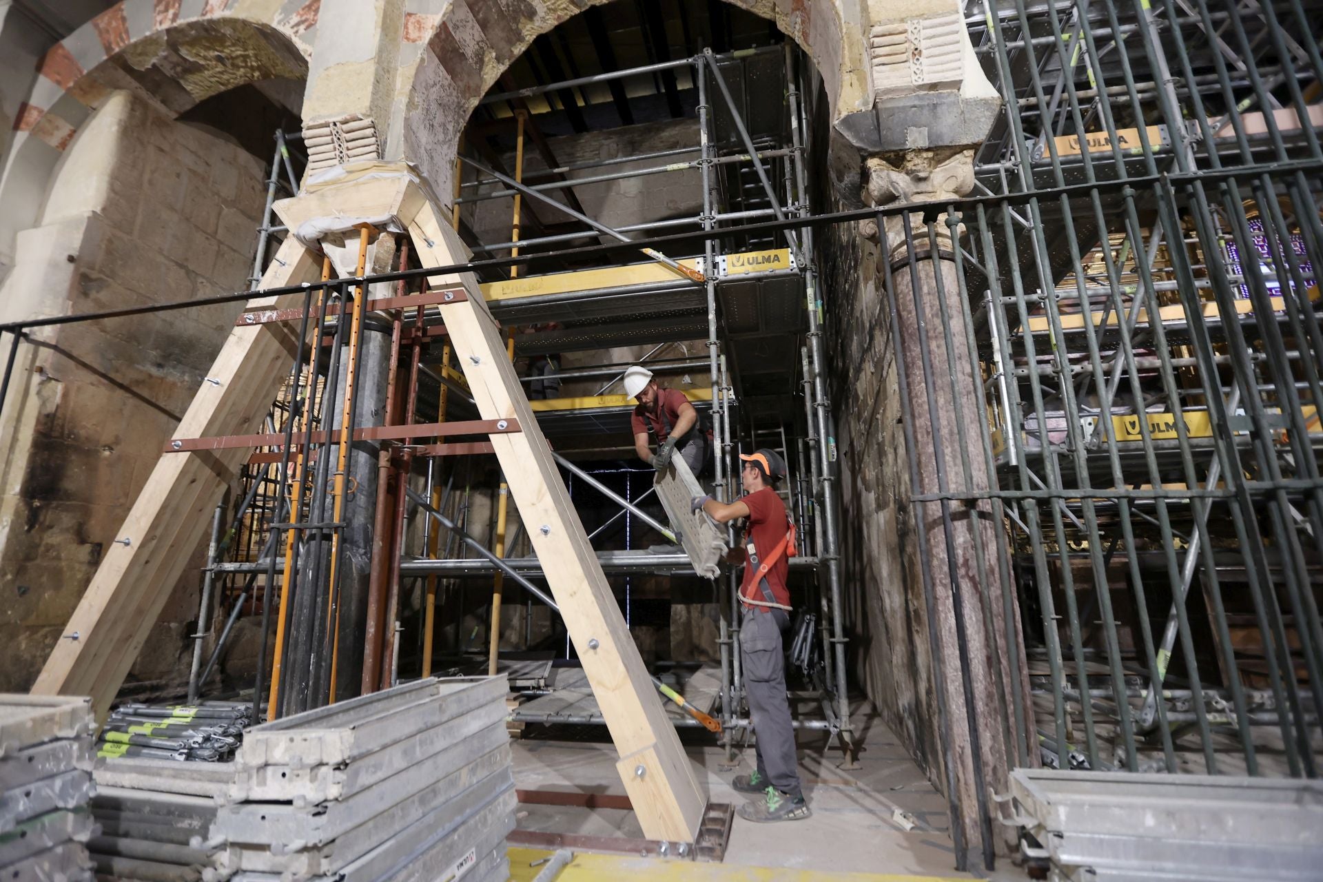 La Mezquita-Catedral de Córdoba un mes después del incendio, en imágenes