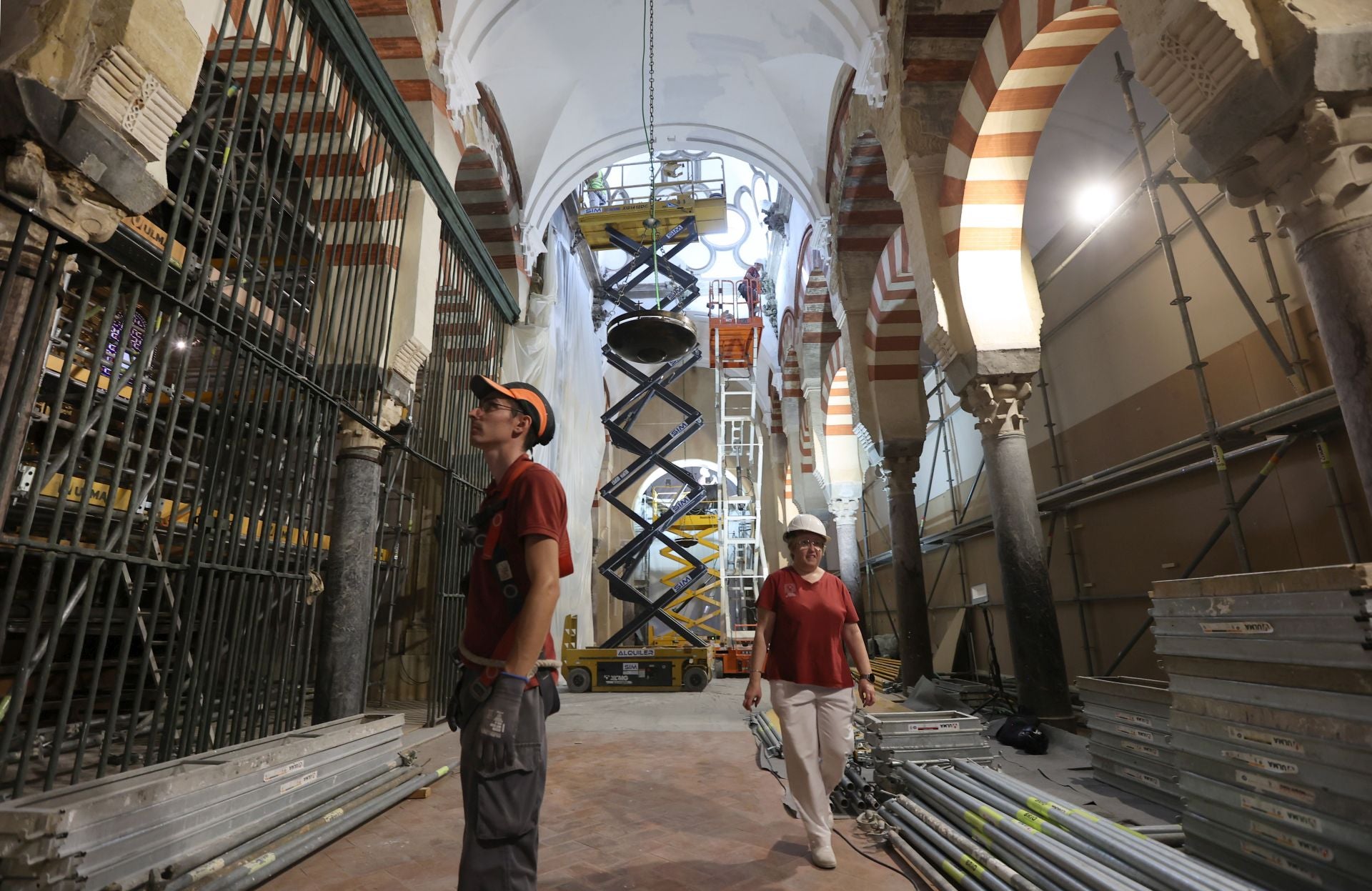La Mezquita-Catedral de Córdoba un mes después del incendio, en imágenes