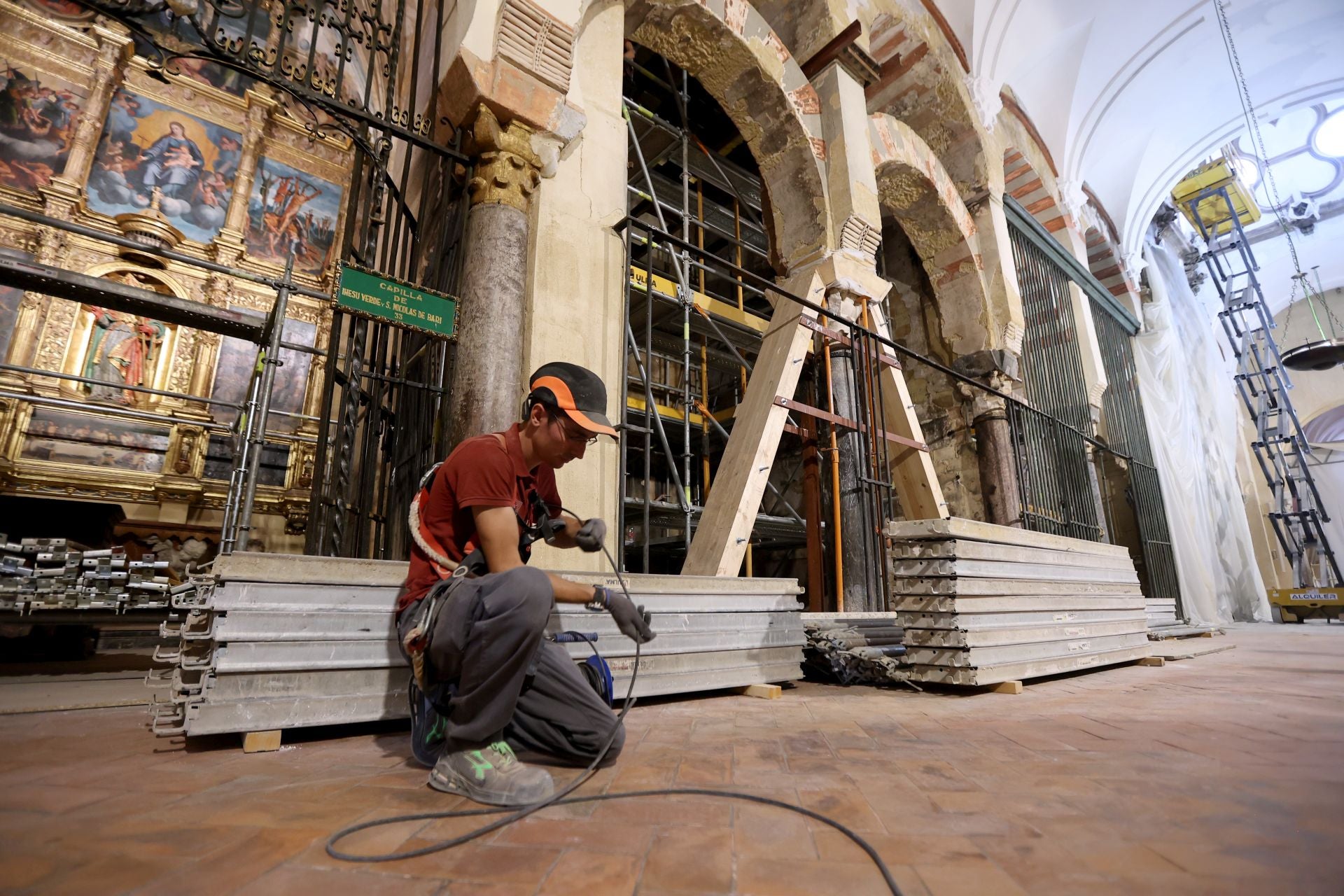 La Mezquita-Catedral de Córdoba un mes después del incendio, en imágenes