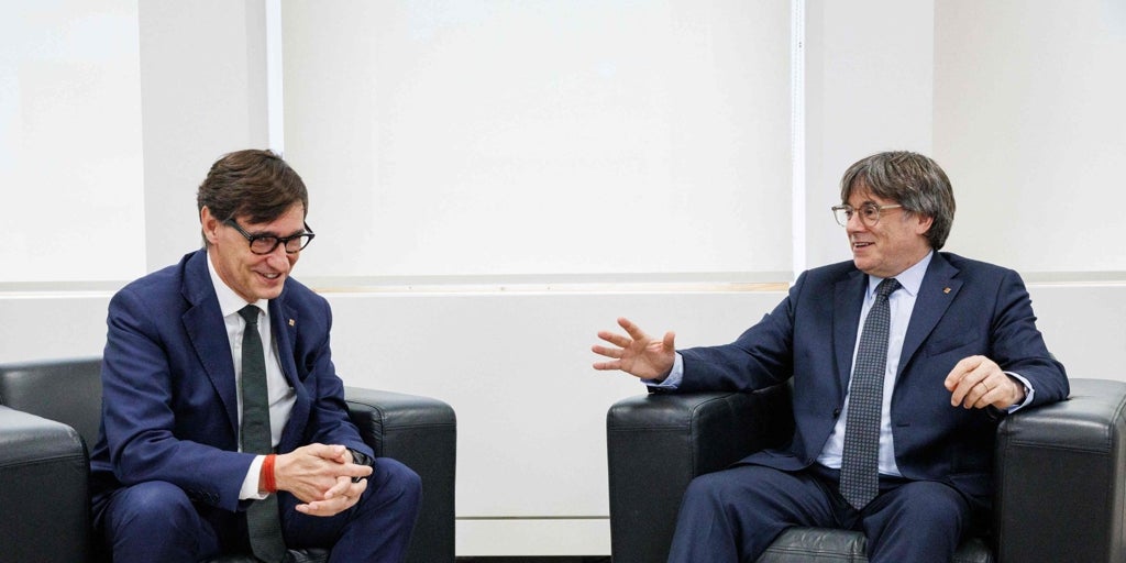 La foto de Illa y Puigdemont desata las alarmas en el PSOE