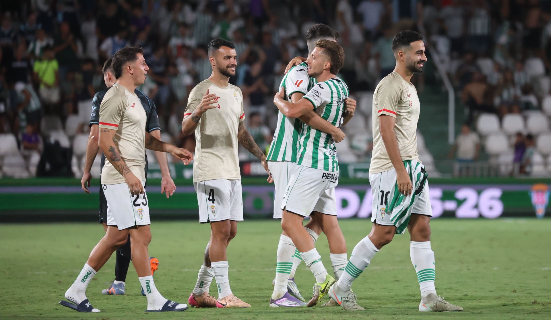 La inmensa alegría del primer triunfo del Córdoba CF esta temporada, en imágenes