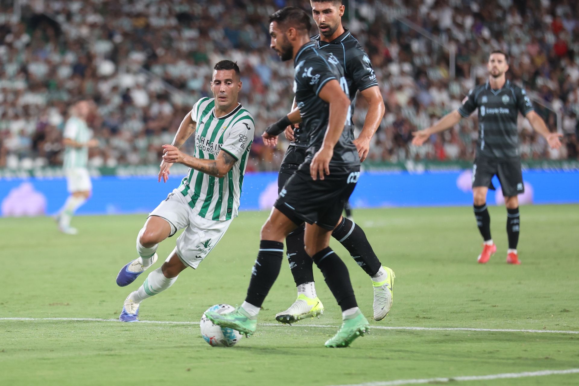 La inmensa alegría del primer triunfo del Córdoba CF esta temporada, en imágenes