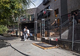 El hotel okupa de San Blas suma 78 desalojos y 206 expedientes de usurpación: «Esto es un gueto social»