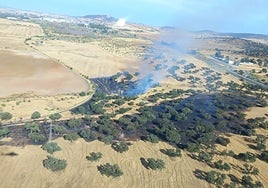 El Infoca da por controlado un incendio forestal cerca de Bélmez