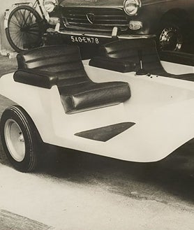 Imagen secundaria 2 - Arriba, los hermanos Jarret con su prototipo. Abajo, dos imágenes del vehículo eléctrico