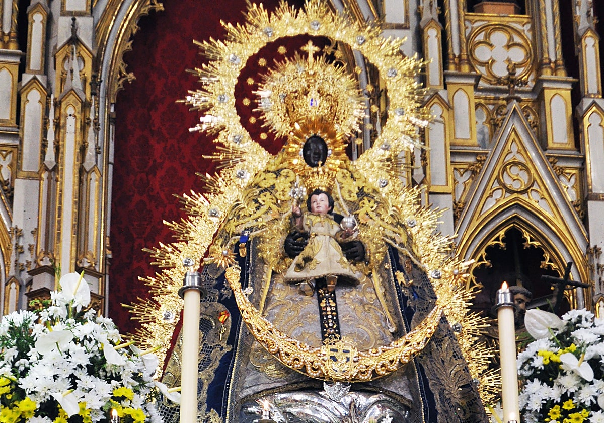 La Virgen de Regla en el santuario que lleva su nombre