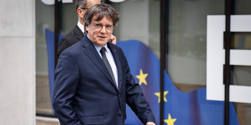 Las recusaciones del abogado de Puigdemont retrasan la decisión sobre su amparo
