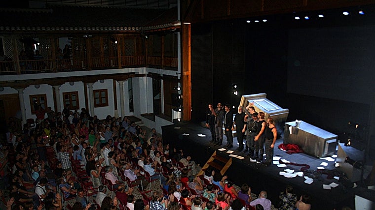 Por el escenario del Patio de Comedias de Torralba de Calatrava han pasado directores como Mario Gas o Andrea D'Odorico o actores o actrices como Concha Velasco, Lola Herrera, Carlos Hipólito, Emilio Gutiérrez Caba, Verónica Forqué o Charo López
