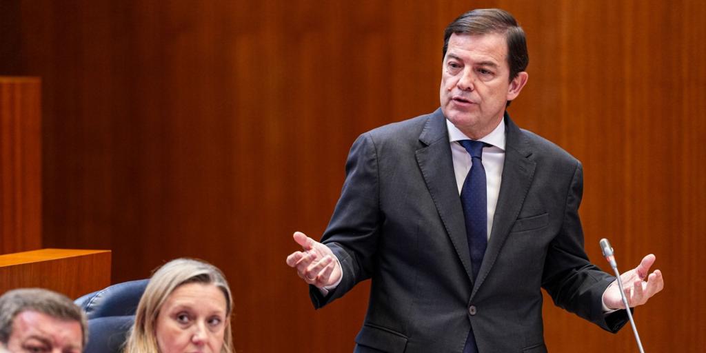 Mañueco respalda a Suárez-Quiñones tras pedir la oposición su dimisión por la gestión de los incendios: «Sí, le apoyo»