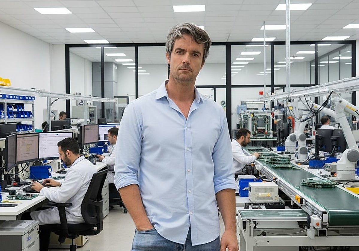 Juan Pedro Calderón, CEO de 'AgnosPCB.com' en su compañía