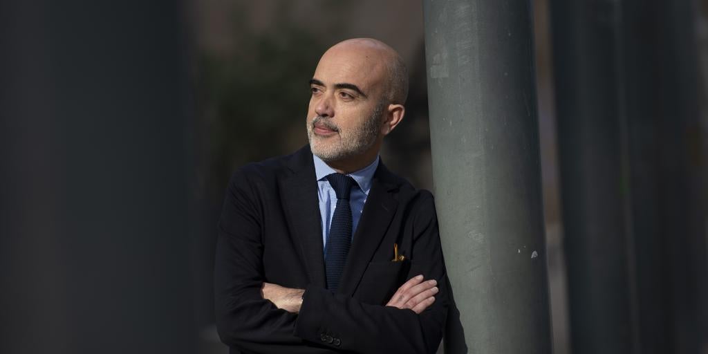 Roban la chaqueta a Daniel Sirera (PP) mientras graba un vídeo para denunciar la inseguridad en Barcelona