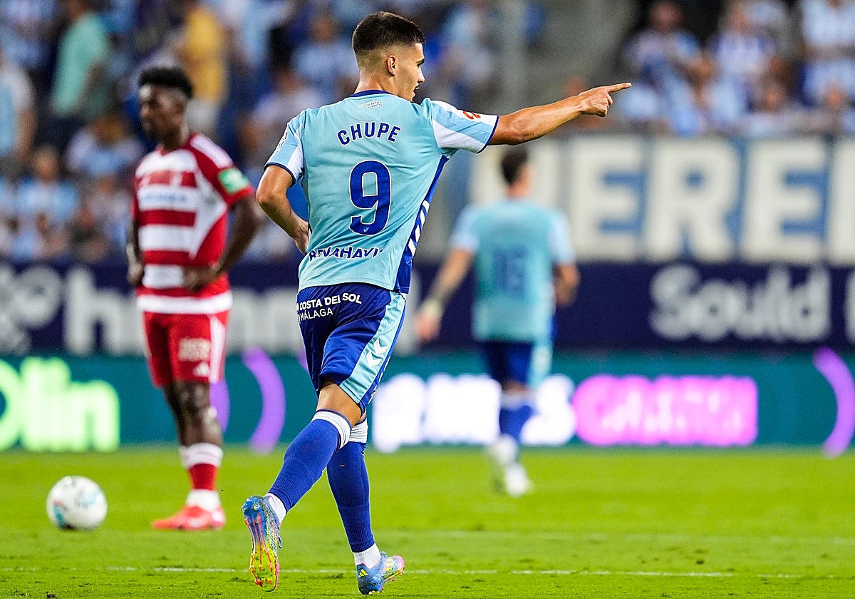 El cordobés Chupe celebrando un gol con el Málaga ante el Granada