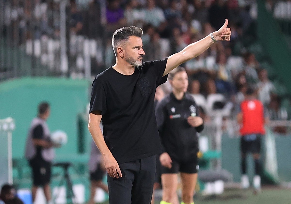 Iván Ania en el encuentro del Córdoba CF ante el Castellón