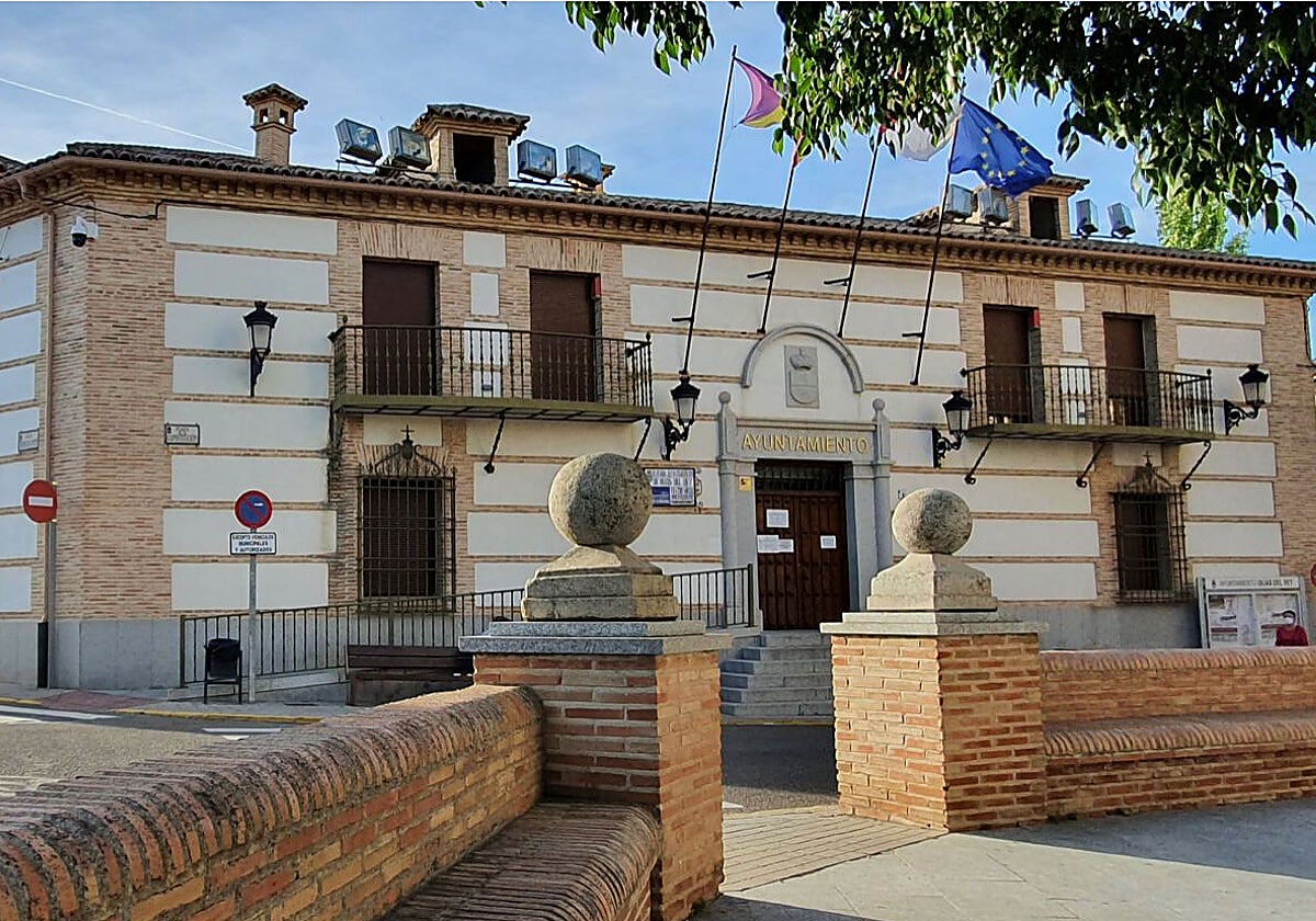 Fachada del Ayuntamiento de Olías del Rey