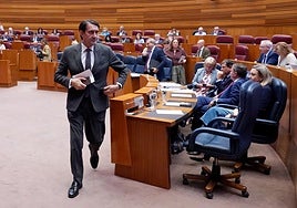 Las Cortes de Castilla y León reprueban al consejero de Medio Ambiente y piden a Mañueco su cese